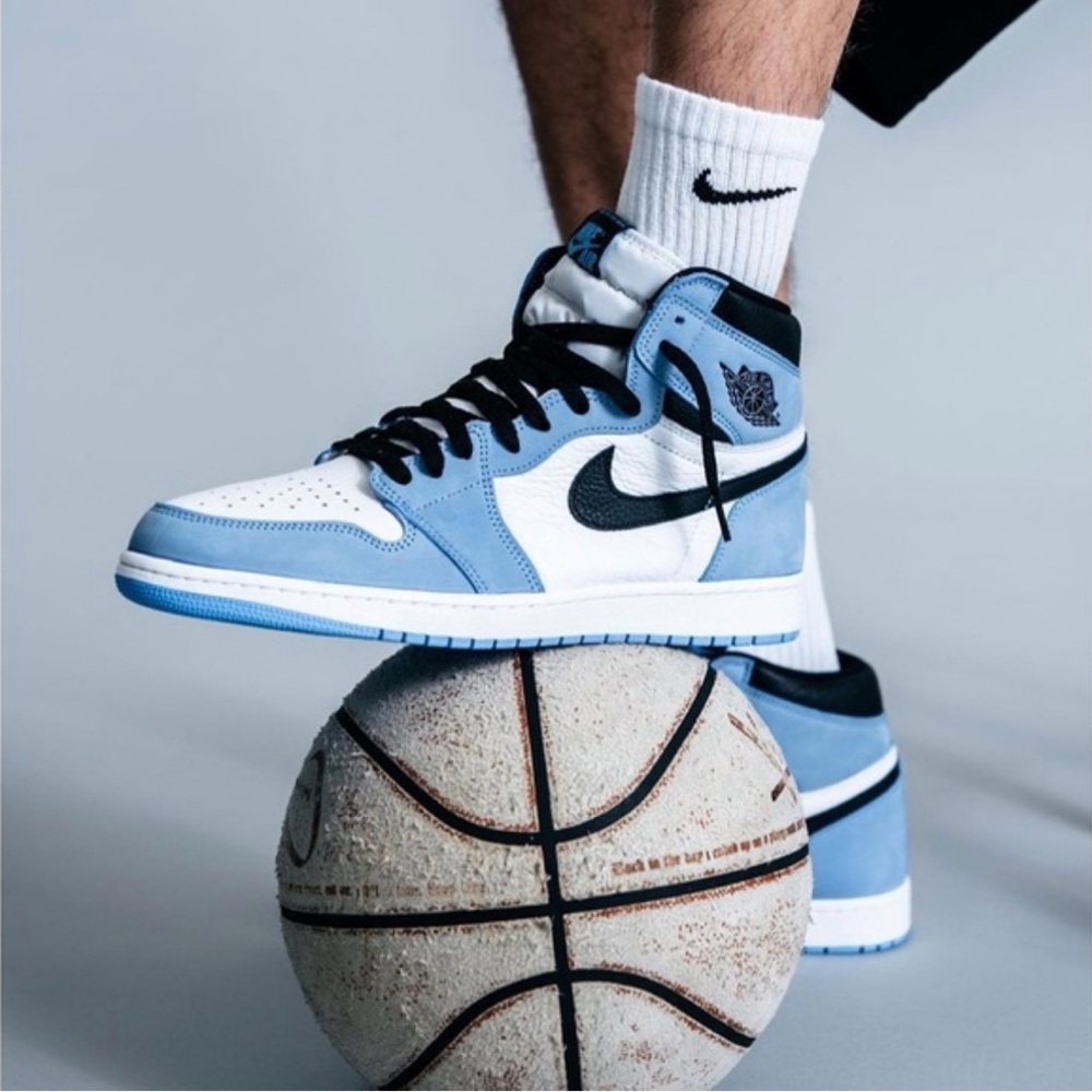🔥Authentic! Jordan 1 Retro OG High University Blue Sz. 8.5 / EUR 42